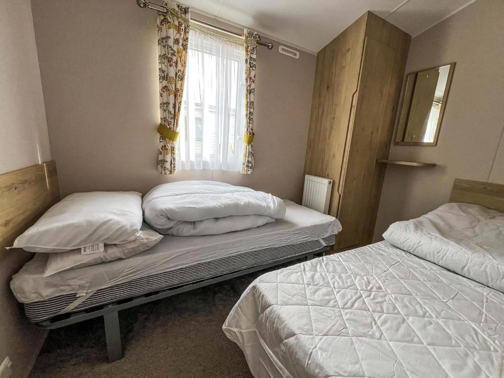 Modern 6 Berth Caravan With Wifi At St Osyth Beach In Essex Ref 28008Pm Clacton-on-Sea Exterior photo