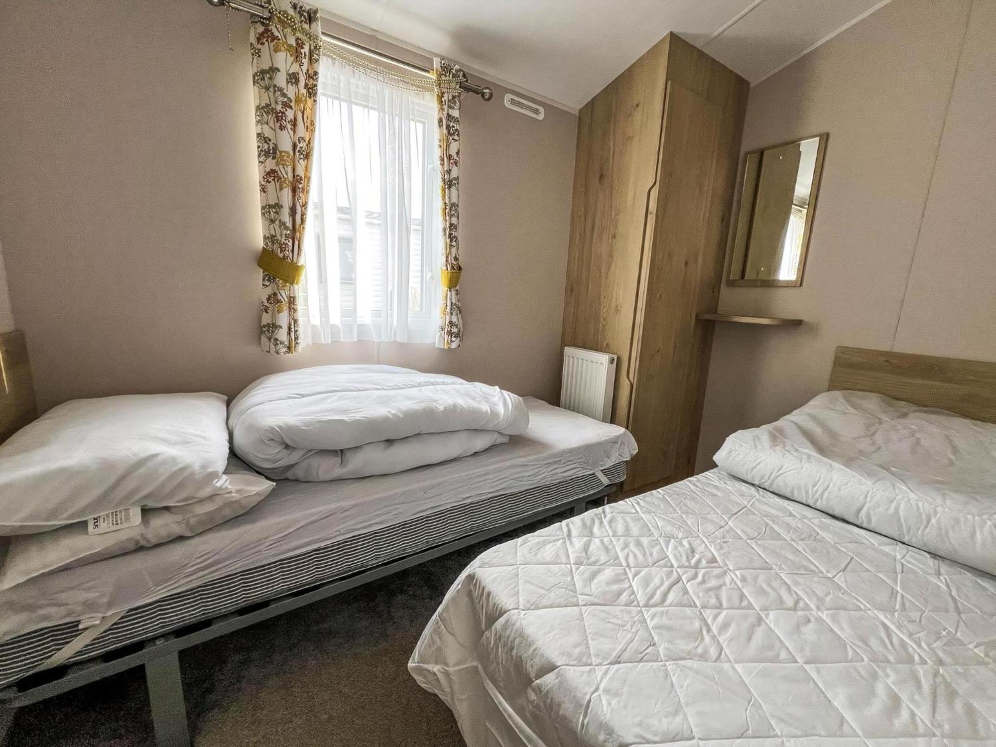 Modern 6 Berth Caravan With Wifi At St Osyth Beach In Essex Ref 28008Pm Clacton-on-Sea Exterior photo