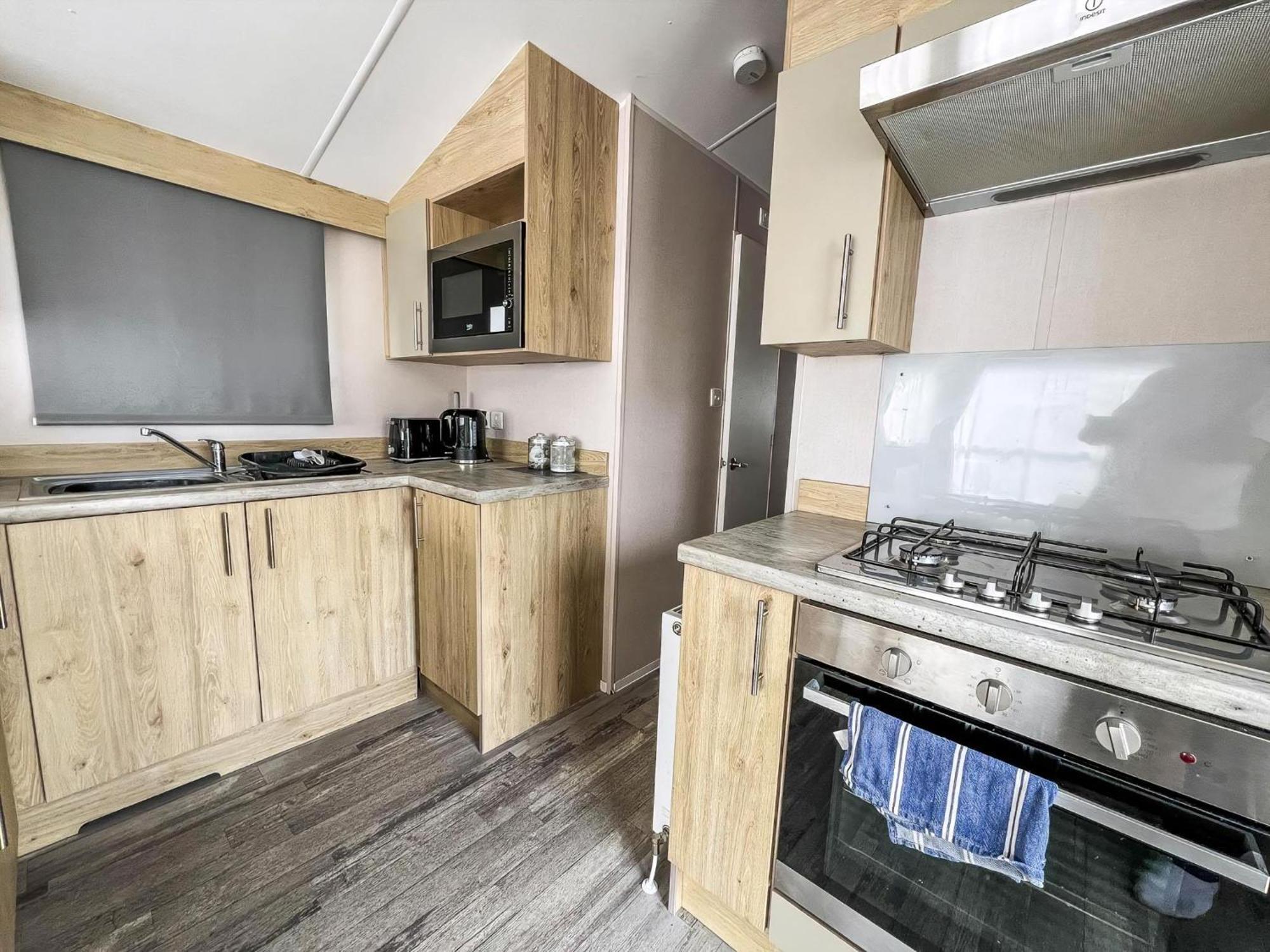 Modern 6 Berth Caravan With Wifi At St Osyth Beach In Essex Ref 28008Pm Clacton-on-Sea Exterior photo